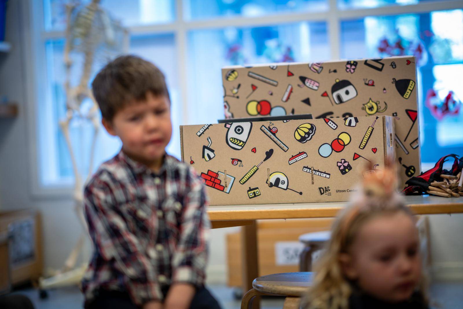 Utzon på besøg i børnehave