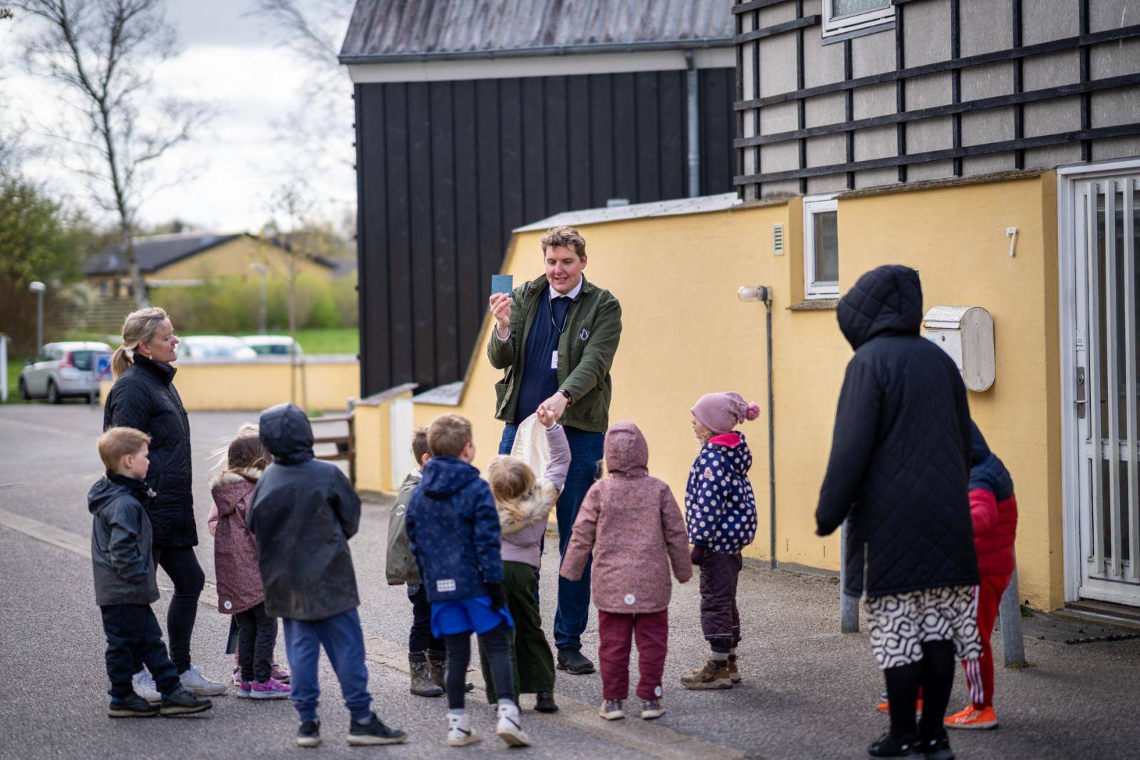 Utzon på besøg i børnehave